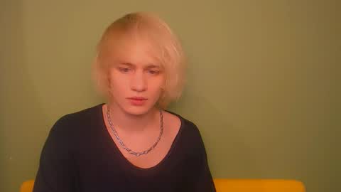 Snapshot of oliver_sweet_ chatting on 12.19.24 Oliver online show from 12.19.24