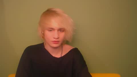 Snapshot of oliver_sweet_ chatting on 12.21.24 Oliver online show from 12.21.24