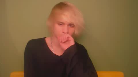 Snapshot of oliver_sweet_ chatting on 12.23.24 Oliver online show from 12.23.24