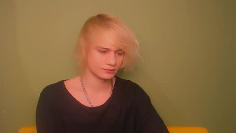 Snapshot of oliver_sweet_ chatting on 12.24.24 Oliver online show from 12.24.24