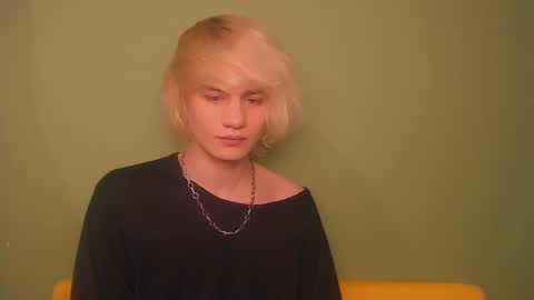 Snapshot of oliver_sweet_ chatting on 12.25.24 Oliver online show from 12.25.24