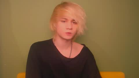 Snapshot of oliver_sweet_ chatting on 12.26.24 Oliver online show from 12.26.24