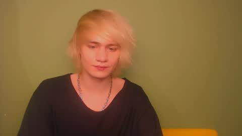 Snapshot of oliver_sweet_ chatting on 12.27.24 Oliver online show from 12.27.24