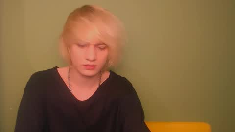 Snapshot of oliver_sweet_ chatting on 12.29.24 Oliver online show from 12.29.24