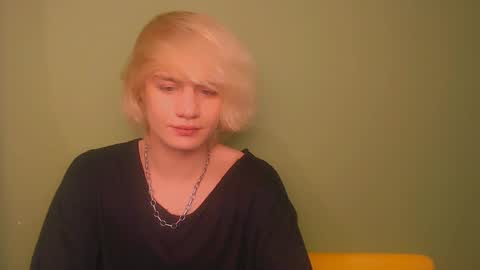 Snapshot of oliver_sweet_ chatting on 12.30.24 Oliver online show from 12.30.24