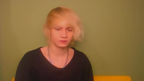 Snapshot of oliver_sweet_ chatting on 12.31.24 Oliver online show from 12.31.24