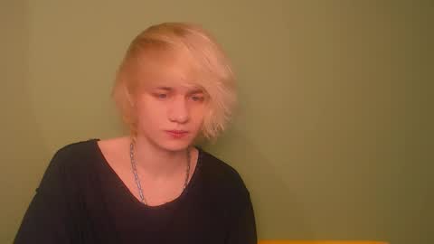 Snapshot of oliver_sweet_ chatting on 01.04.25 Oliver online show from 01.04.25