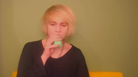 Snapshot of oliver_sweet_ chatting on 01.12.25 Oliver online show from 01.12.25