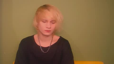 Snapshot of oliver_sweet_ chatting on 01.15.25 Oliver online show from 01.15.25