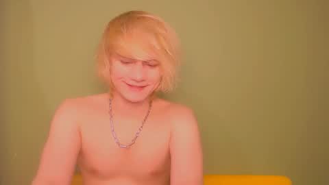 Snapshot of oliver_sweet_ chatting on 01.18.25 Oliver online show from 01.18.25