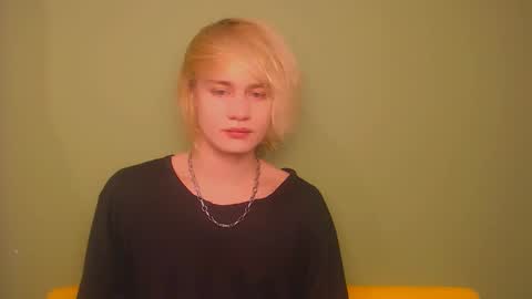 Snapshot of oliver_sweet_ chatting on 01.19.25 Oliver online show from 01.19.25