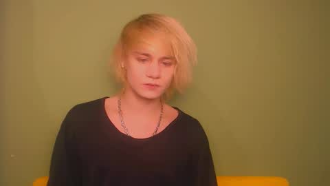 Snapshot of oliver_sweet_ chatting on 01.21.25 Oliver online show from 01.21.25