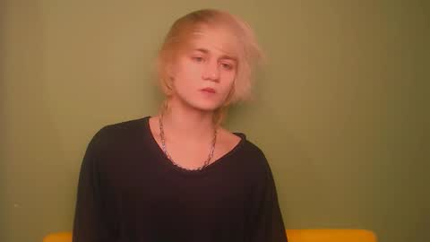 Snapshot of oliver_sweet_ chatting on 01.24.25 Oliver online show from 01.24.25