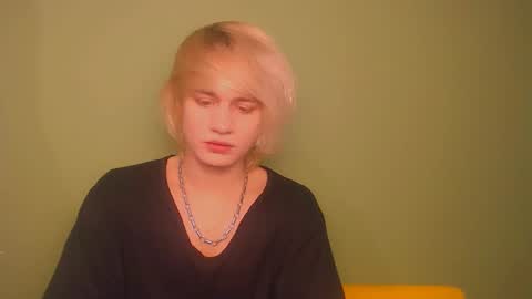 Snapshot of oliver_sweet_ chatting on 01.26.25 Oliver online show from 01.26.25