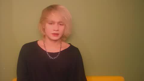 Snapshot of oliver_sweet_ chatting on 01.27.25 Oliver online show from 01.27.25