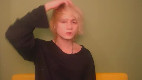 Snapshot of oliver_sweet_ chatting on 01.27.25 Oliver online show from 01.27.25