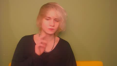 Snapshot of oliver_sweet_ chatting on 01.31.25 Oliver online show from 01.31.25