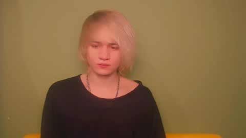 Snapshot of oliver_sweet_ chatting on 02.02.25 Oliver online show from 02.02.25