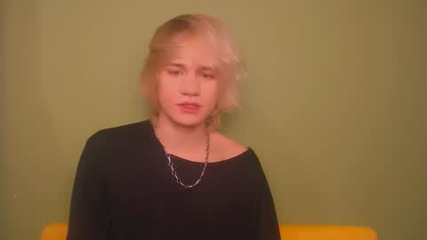 Snapshot of oliver_sweet_ chatting on 02.02.25 Oliver online show from 02.02.25