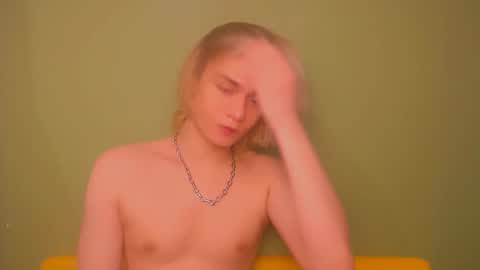 Snapshot of oliver_sweet_ chatting on 02.07.25 Oliver online show from 02.07.25