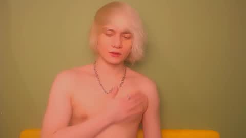 Snapshot of oliver_sweet_ chatting on 02.13.25 Oliver online show from 02.13.25