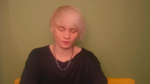 Snapshot of oliver_sweet_ chatting on 02.15.25 Oliver online show from 02.15.25