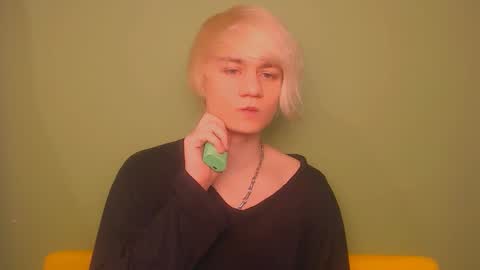 Snapshot of oliver_sweet_ chatting on 02.17.25 Oliver online show from 02.17.25