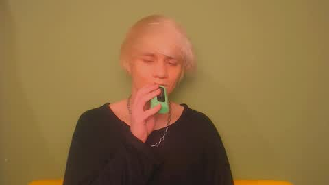 Snapshot of oliver_sweet_ chatting on 02.21.25 Oliver online show from 02.21.25