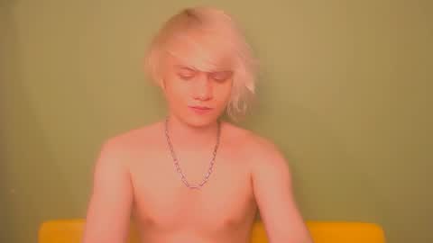 Snapshot of oliver_sweet_ chatting on 03.11.25 Oliver online show from 03.11.25