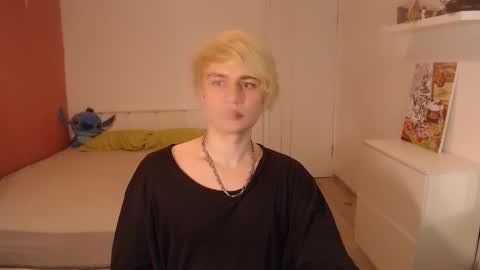 Snapshot of oliver_sweet_ chatting on 09.22.25 Oliver online show from 09.22.25