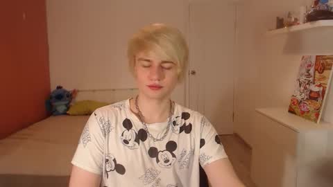 Snapshot of oliver_sweet_ chatting on 09.29.25 Oliver online show from 09.29.25