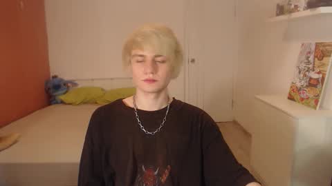 Snapshot of oliver_sweet_ chatting on 10.03.25 Oliver online show from 10.03.25