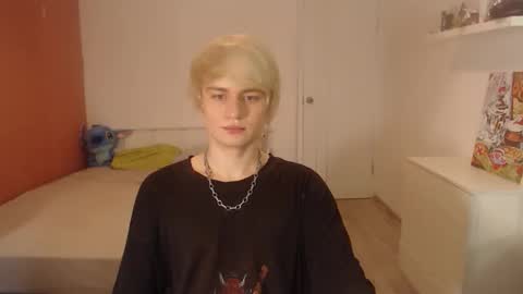 Snapshot of oliver_sweet_ chatting on 10.08.25 Oliver online show from 10.08.25