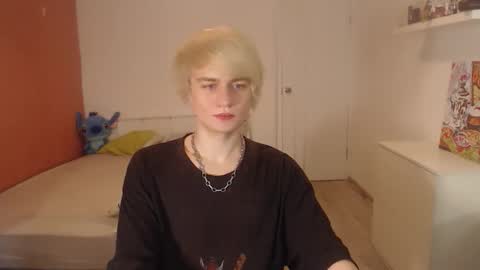 Snapshot of oliver_sweet_ chatting on 10.12.25 Oliver online show from 10.12.25