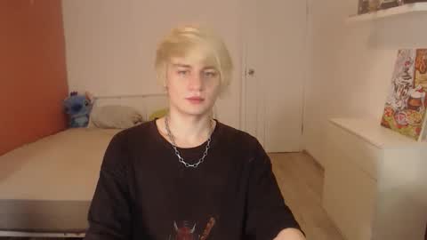 Snapshot of oliver_sweet_ chatting on 10.15.25 Oliver online show from 10.15.25