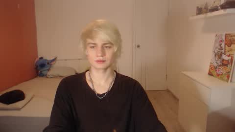 Snapshot of oliver_sweet_ chatting on 10.16.25 Oliver online show from 10.16.25