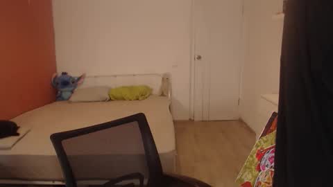 Snapshot of oliver_sweet_ chatting on 10.17.25 Oliver online show from 10.17.25