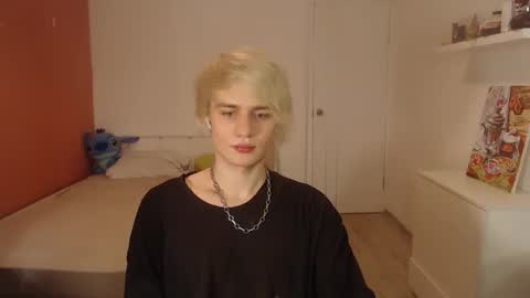 Snapshot of oliver_sweet_ chatting on 10.20.25 Oliver online show from 10.20.25