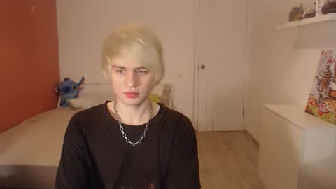 Snapshot of oliver_sweet_ chatting on 10.28.25 Oliver online show from 10.28.25