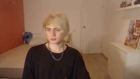 Snapshot of oliver_sweet_ chatting on 10.29.25 Oliver online show from 10.29.25