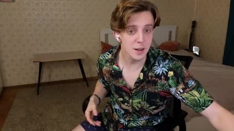 Snapshot of oliver_travis chatting on 12.07.24 Oliver Evans online show from 12.07.24