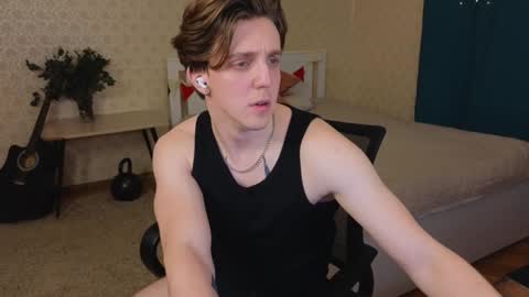 Snapshot of oliver_travis chatting on 02.09.25 Oliver Evans online show from 02.09.25