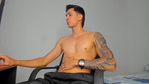 Snapshot of oliverbennet chatting on 01.07.25 Oliver bennet online show from 01.07.25