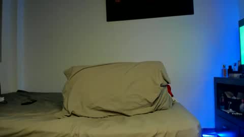 Snapshot of oliverbennet chatting on 10.21.25 Oliver bennet online show from 10.21.25