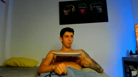 Snapshot of oliverbennet chatting on 10.22.25 Oliver bennet online show from 10.22.25