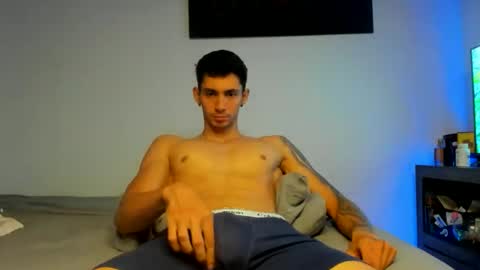 Snapshot of oliverbennet chatting on 10.23.25 Oliver bennet online show from 10.23.25