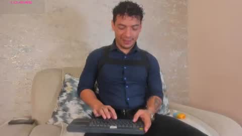 Snapshot of oliverwyse chatting on 06.13.26 Oliver online show from 06.13.26