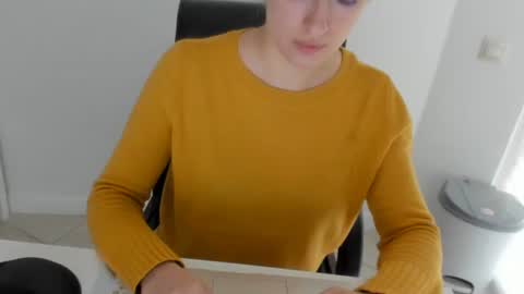 Snapshot of olivia__dream chatting on 06.04.26 olivia__dream online show from 06.04.26