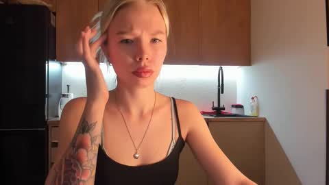 Snapshot of olivia_bells chatting on 12.29.24 Olivia 3 online show from 12.29.24