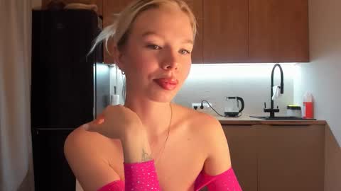 Snapshot of olivia_bells chatting on 01.12.25 Olivia 3 online show from 01.12.25